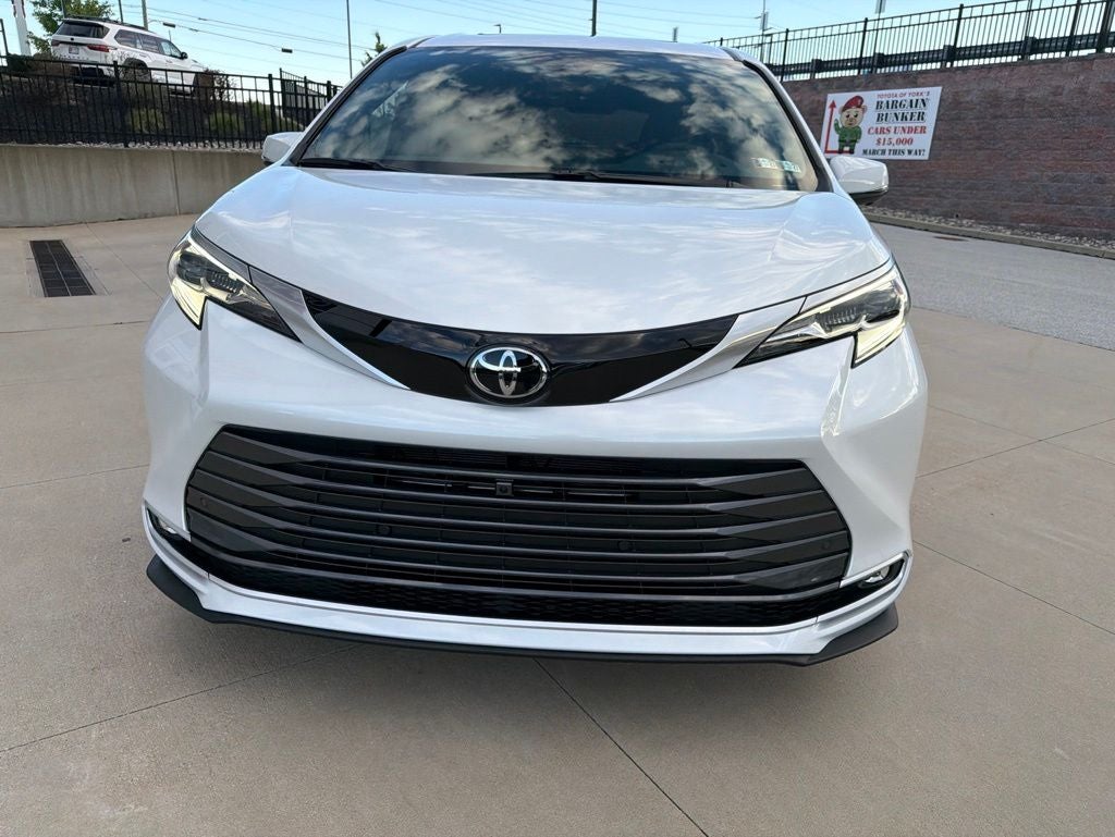 2026 Toyota Sienna Platinum 7 Passenger