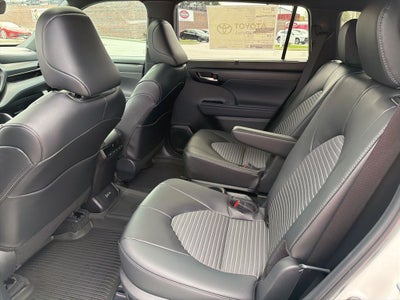 2026 Toyota Highlander Base