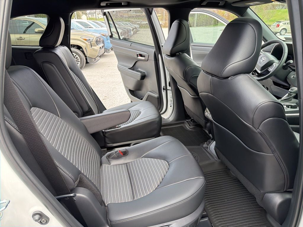 2026 Toyota Highlander Base