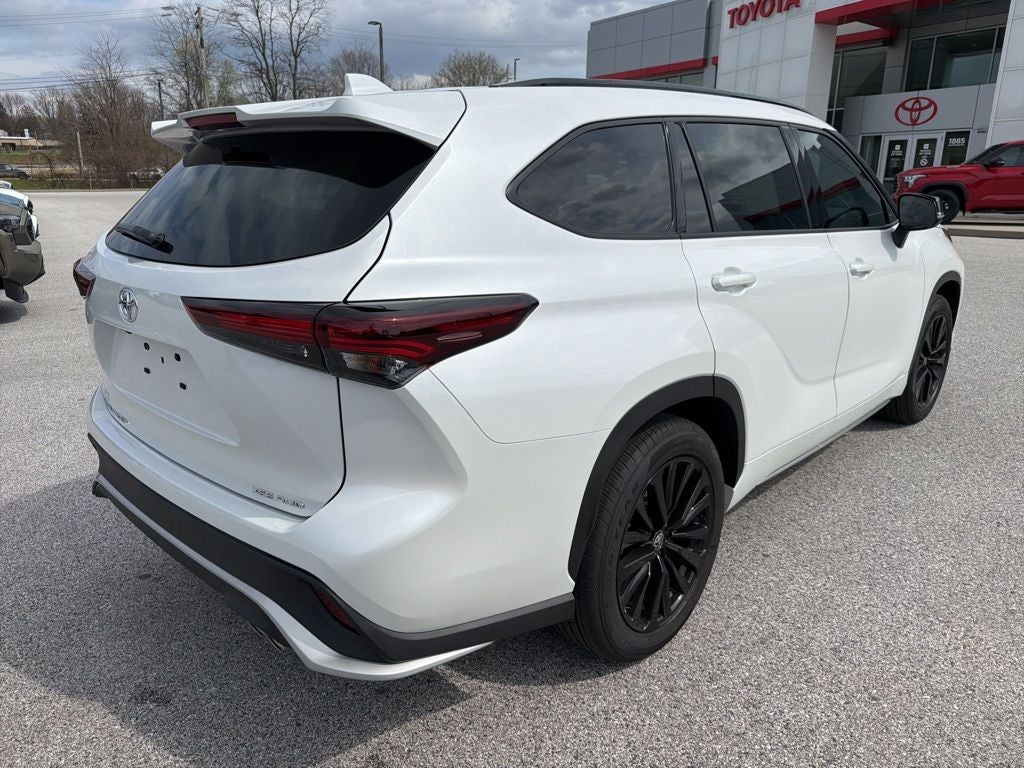 2026 Toyota Highlander Base