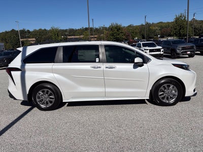 2026 Toyota Sienna XLE 7 Passenger