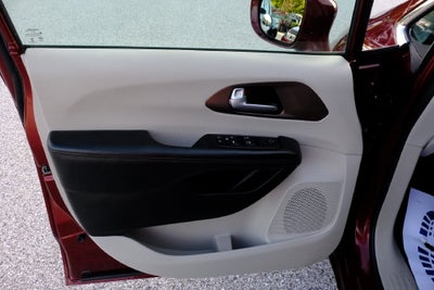 2017 Chrysler Pacifica Touring L