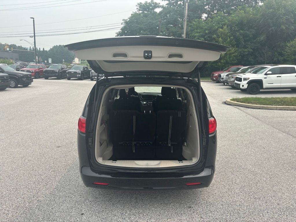 2024 Chrysler Voyager LX