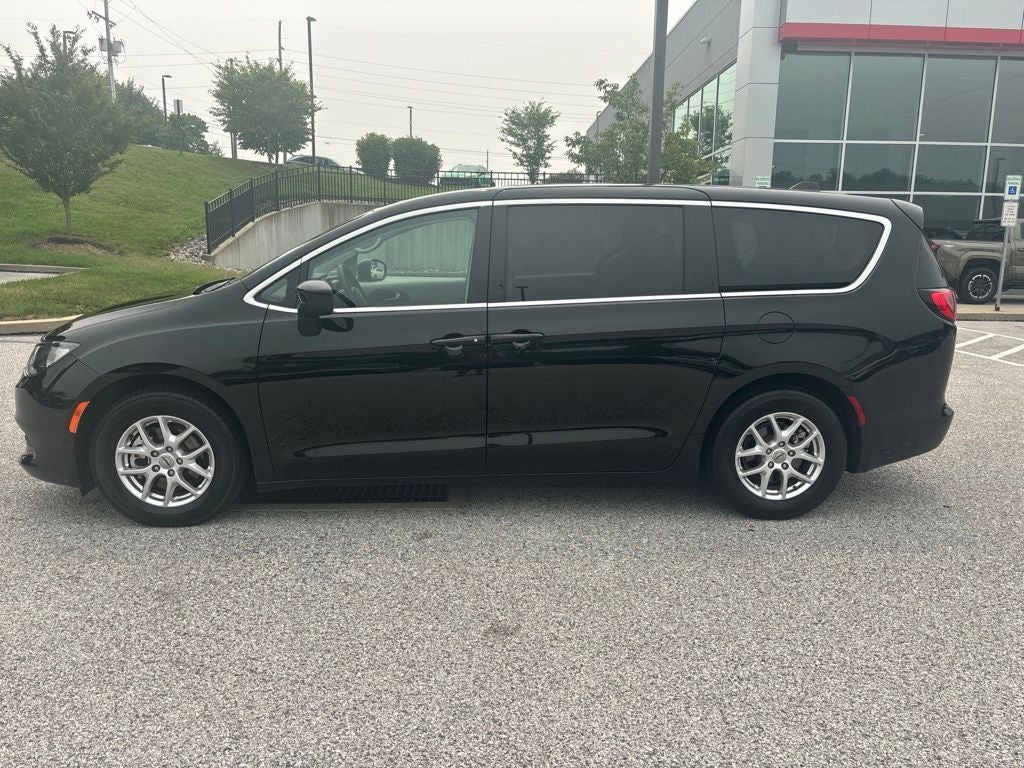 2024 Chrysler Voyager LX