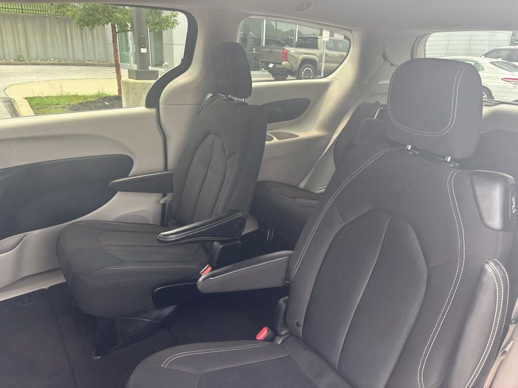 2024 Chrysler Voyager LX