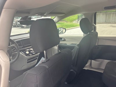 2024 Chrysler Voyager LX