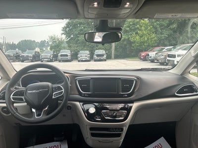 2024 Chrysler Voyager LX