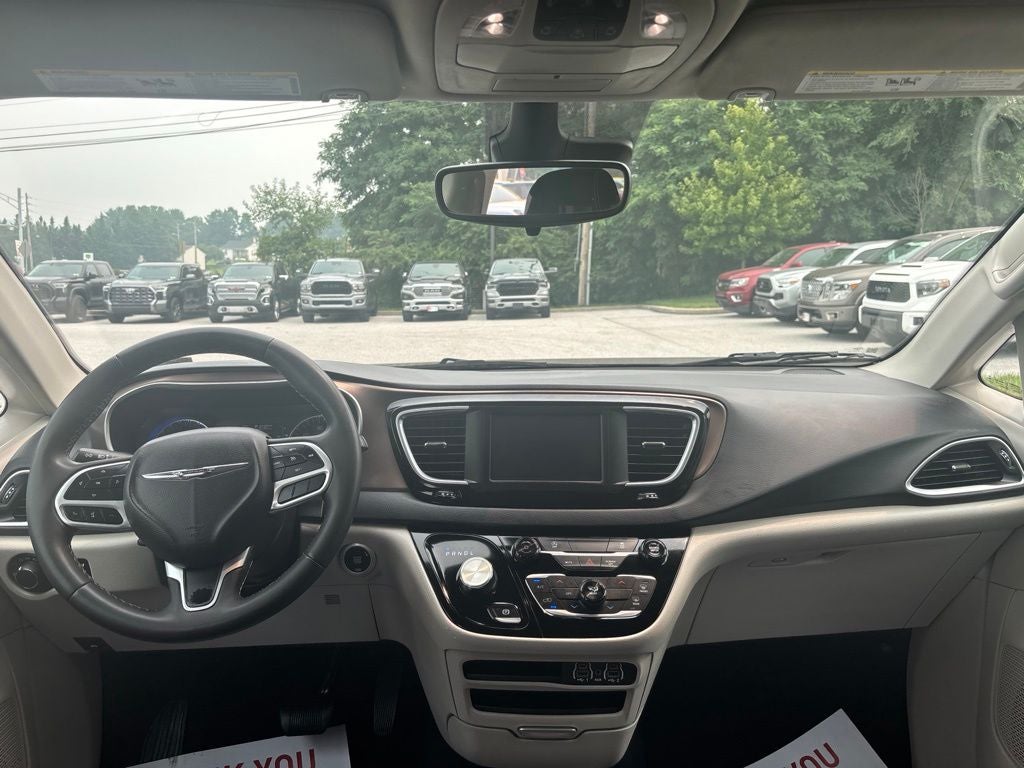 2024 Chrysler Voyager LX