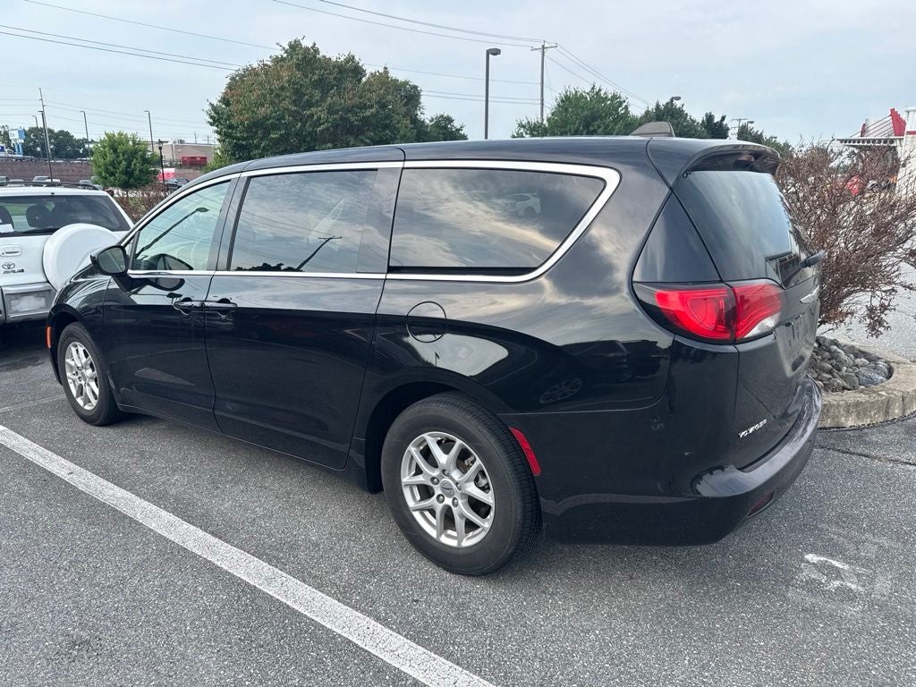 2024 Chrysler Voyager LX