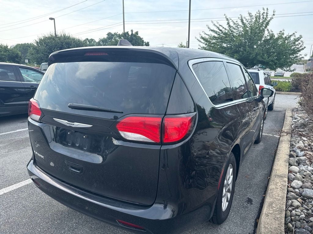 2024 Chrysler Voyager LX