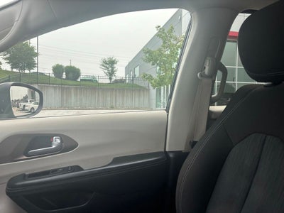 2024 Chrysler Voyager LX