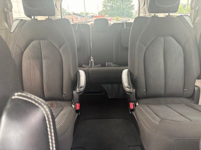 2024 Chrysler Voyager LX