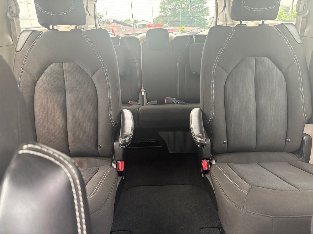 2024 Chrysler Voyager LX