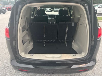 2024 Chrysler Voyager LX
