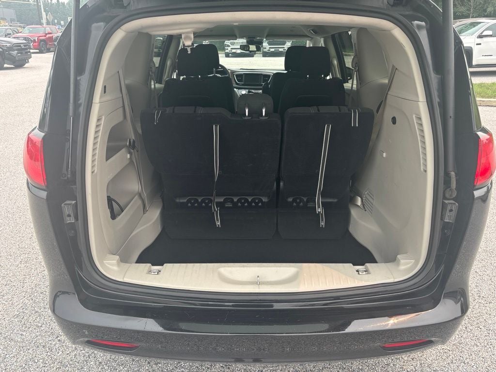 2024 Chrysler Voyager LX