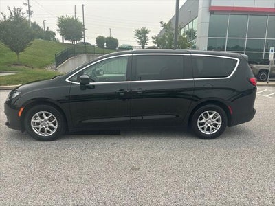 2024 Chrysler Voyager LX