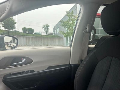 2024 Chrysler Voyager LX