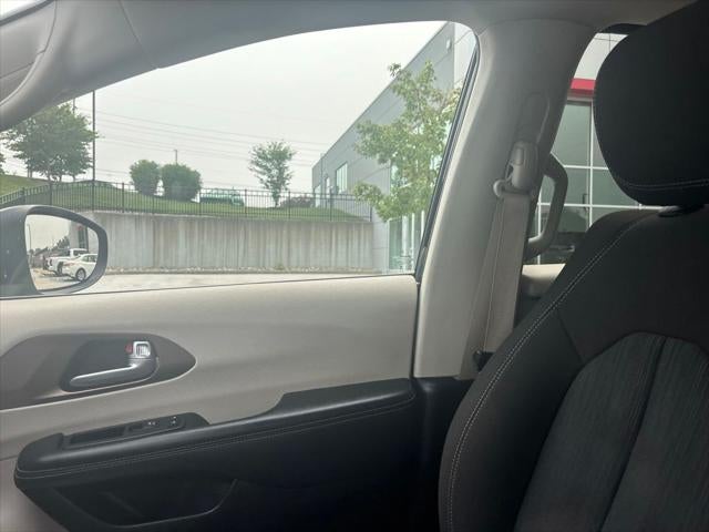 2024 Chrysler Voyager LX