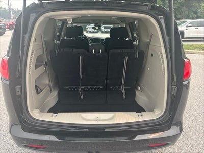 2024 Chrysler Voyager LX