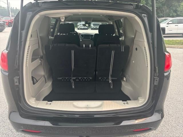 2024 Chrysler Voyager LX