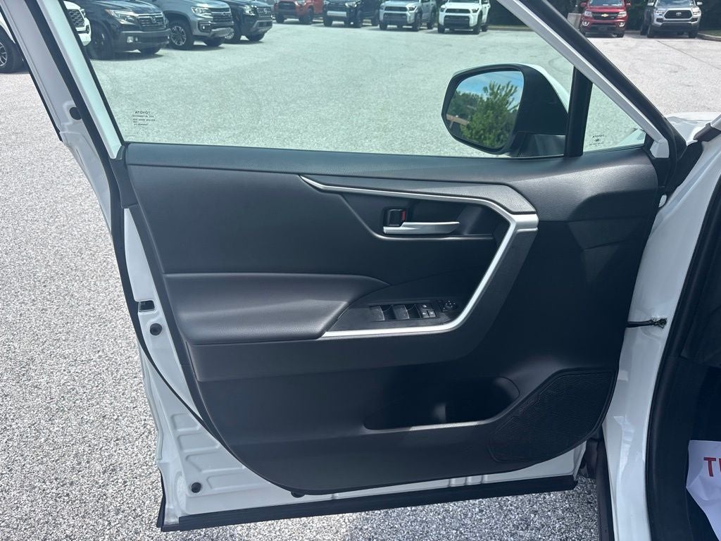 2023 Toyota RAV4 Hybrid SE