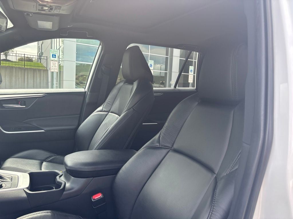 2023 Toyota RAV4 Hybrid SE