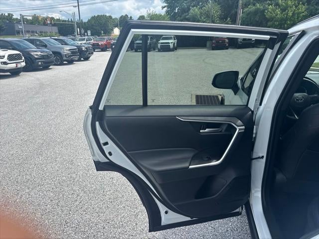 2023 Toyota RAV4 Hybrid SE