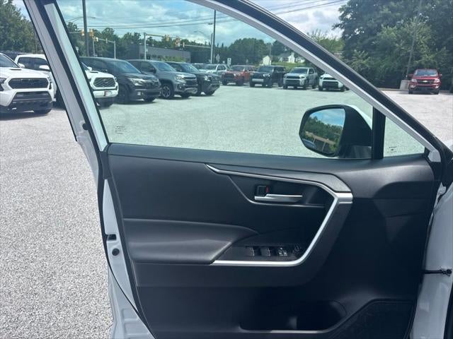 2023 Toyota RAV4 Hybrid SE