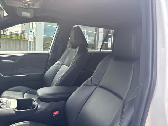 2023 Toyota RAV4 Hybrid SE