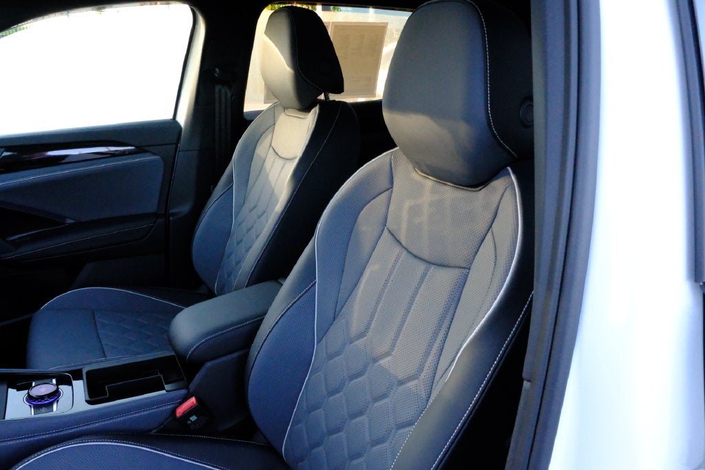 2026 Volkswagen Tiguan SEL R-Line Turbo