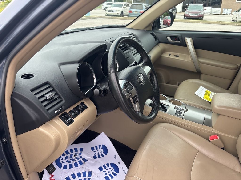 2011 Toyota Highlander SE