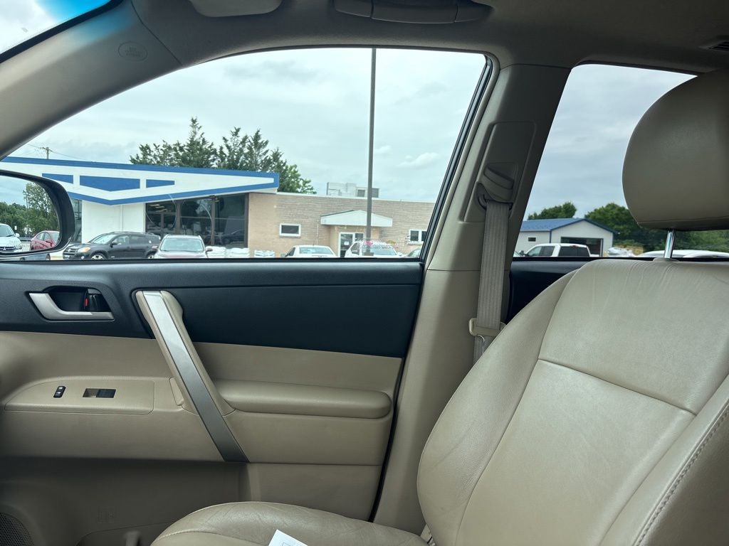 2011 Toyota Highlander SE