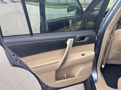 2011 Toyota Highlander SE