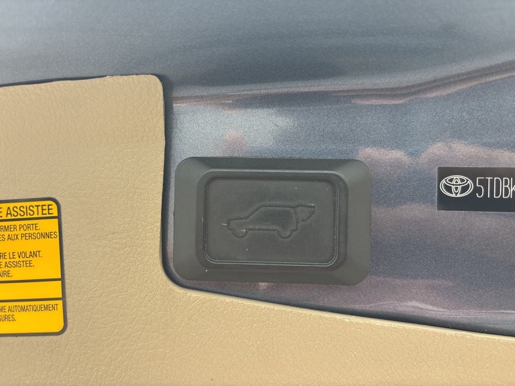 2011 Toyota Highlander SE