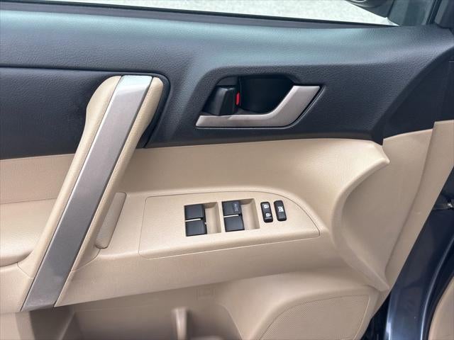 2011 Toyota Highlander SE