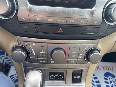 2011 Toyota Highlander SE