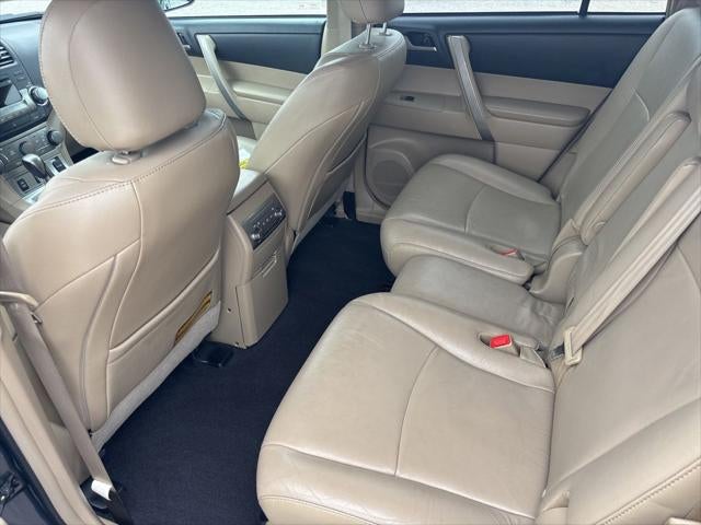 2011 Toyota Highlander SE