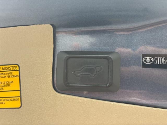 2011 Toyota Highlander SE