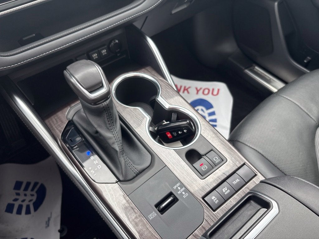 2021 Toyota Highlander Hybrid Platinum