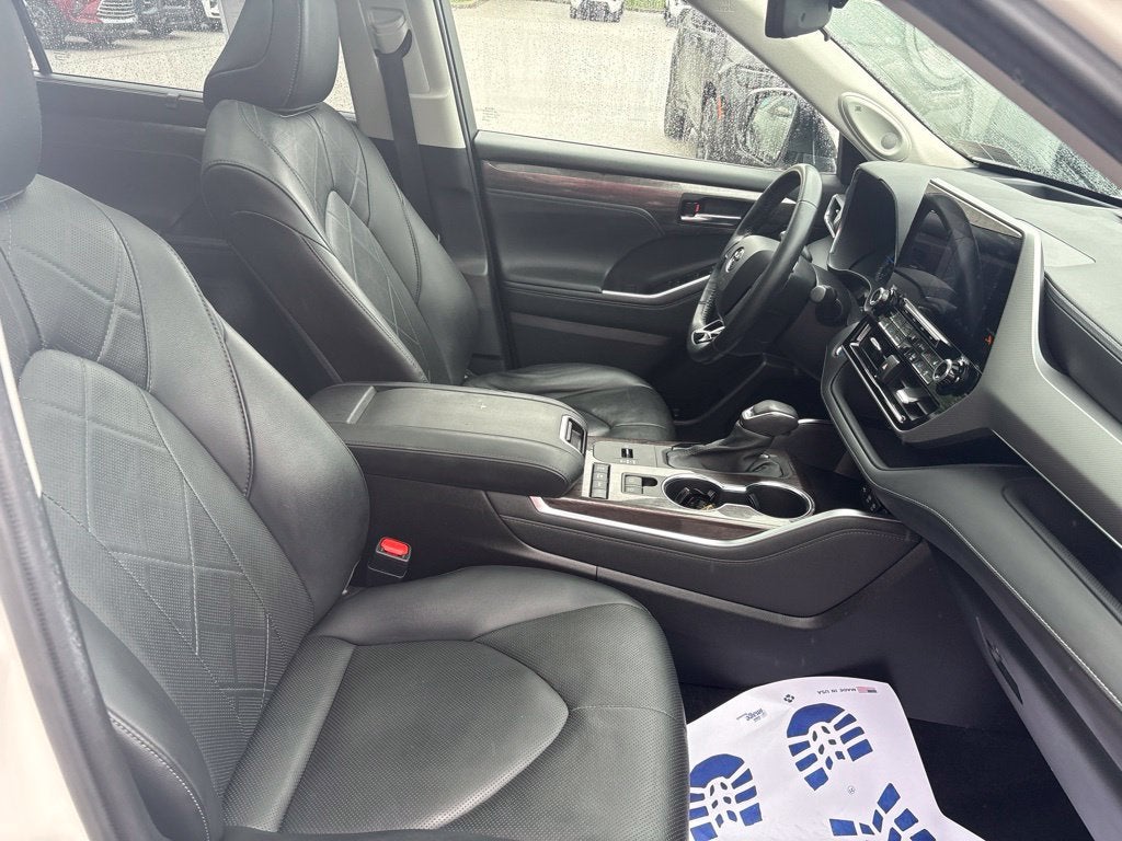 2021 Toyota Highlander Hybrid Platinum