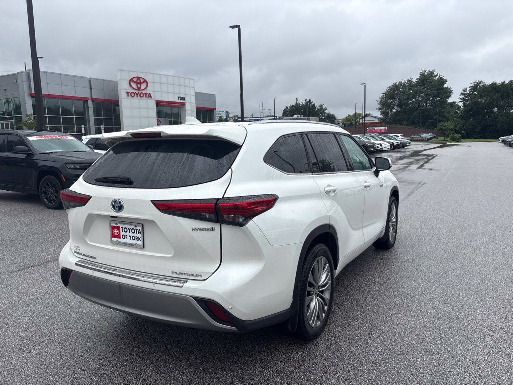 2021 Toyota Highlander Hybrid Platinum