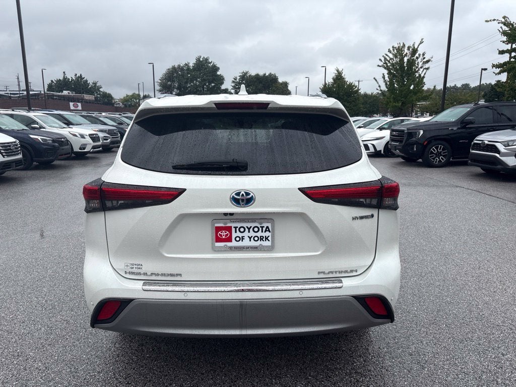 2021 Toyota Highlander Hybrid Platinum