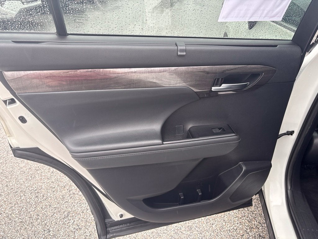 2021 Toyota Highlander Hybrid Platinum