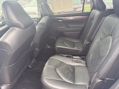 2021 Toyota Highlander Hybrid Platinum