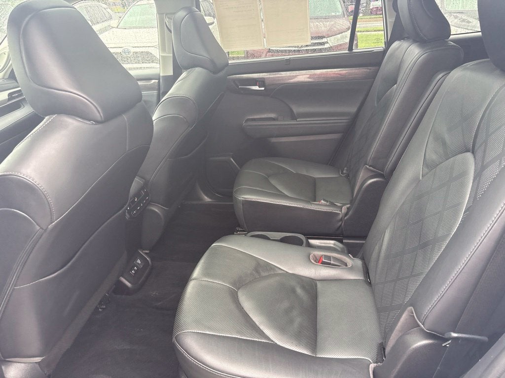 2021 Toyota Highlander Hybrid Platinum