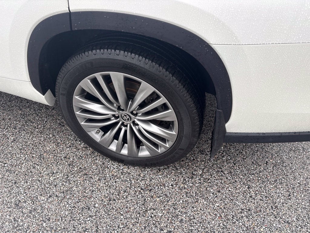 2021 Toyota Highlander Hybrid Platinum