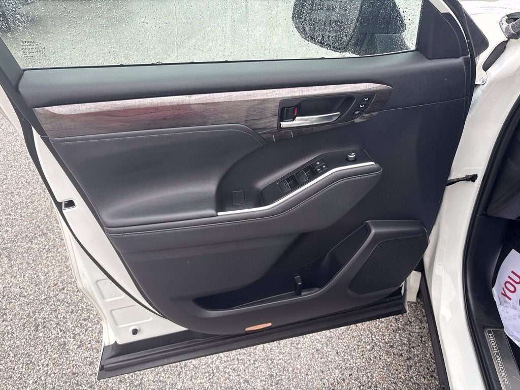 2021 Toyota Highlander Hybrid Platinum
