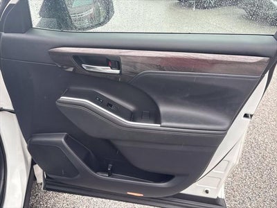 2021 Toyota Highlander Hybrid Platinum