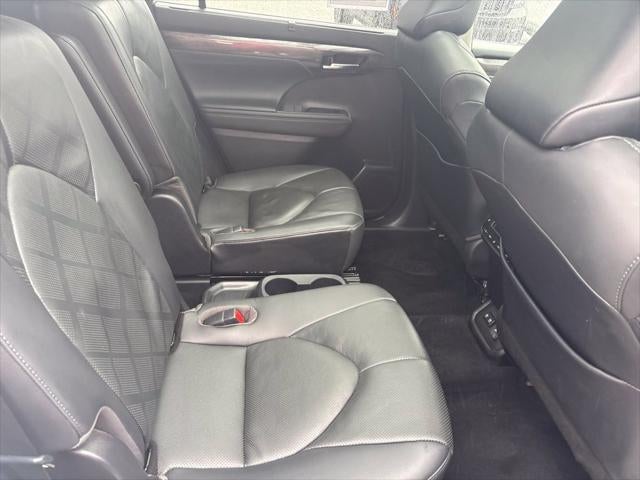 2021 Toyota Highlander Hybrid Platinum