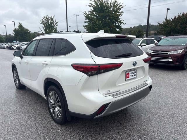 2021 Toyota Highlander Hybrid Platinum